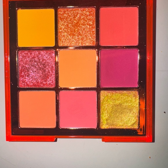 HUDA BEAUTY Neon Obsessions Eyeshadow Palette - Picture 2 of 5